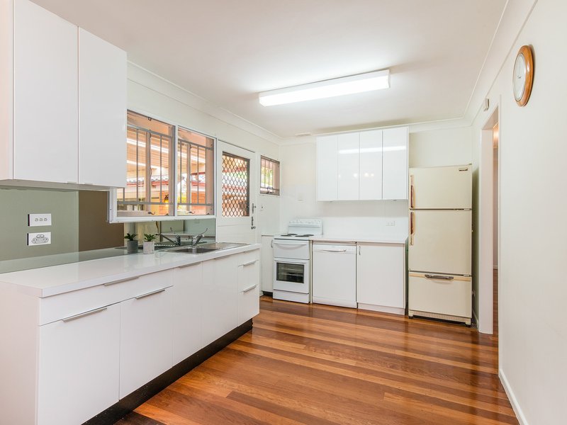 Photo - 6 Verbena Street, Mount Gravatt QLD 4122 - Image 4