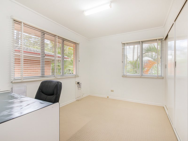 Photo - 6 Verbena Street, Mount Gravatt QLD 4122 - Image 7