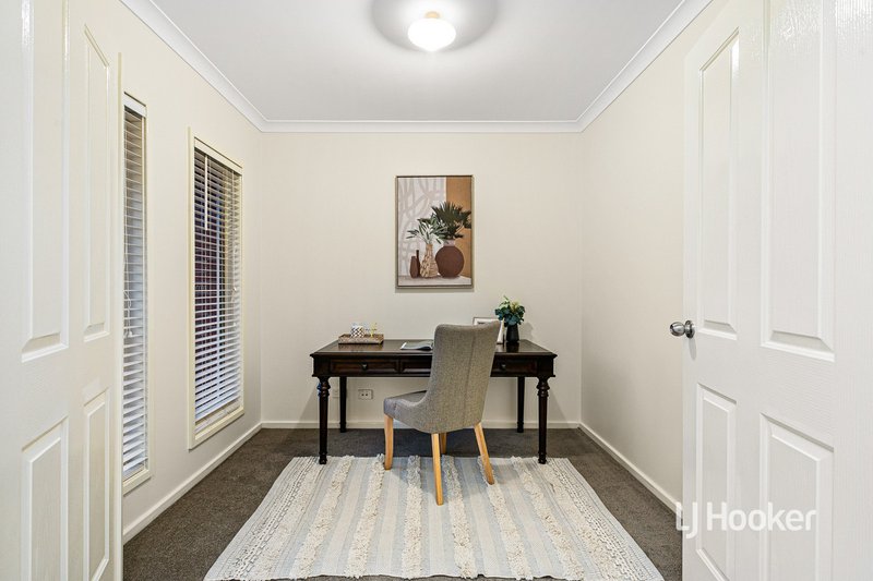 Photo - 6 Verdure Street, Point Cook VIC 3030 - Image 3