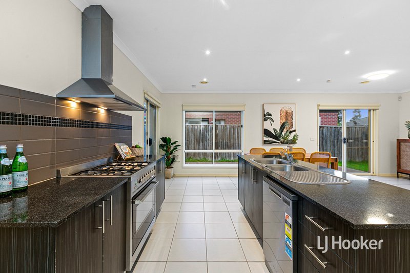 Photo - 6 Verdure Street, Point Cook VIC 3030 - Image 6