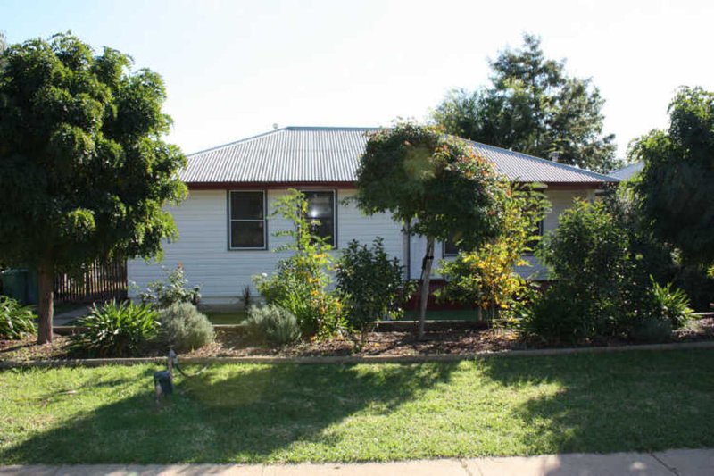 6 Victoria Street, Mount Austin NSW 2650