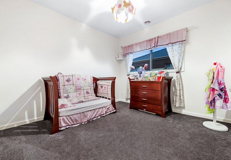 Photo - 6 Virtue Way, Craigieburn VIC 3064 - Image 7