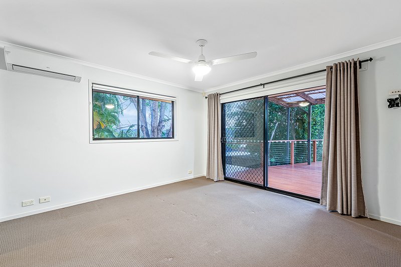 Photo - 6 Waigeo Street, Pacific Pines QLD 4211 - Image 9