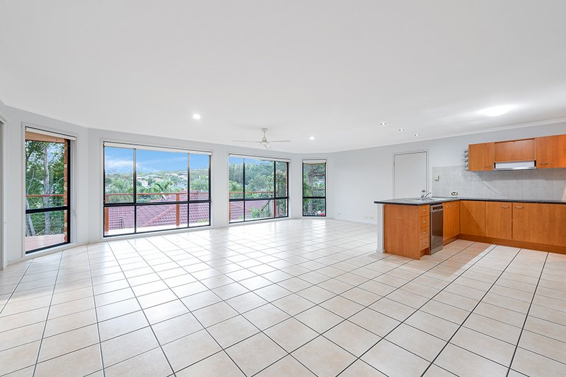 Photo - 6 Waigeo Street, Pacific Pines QLD 4211 - Image 10