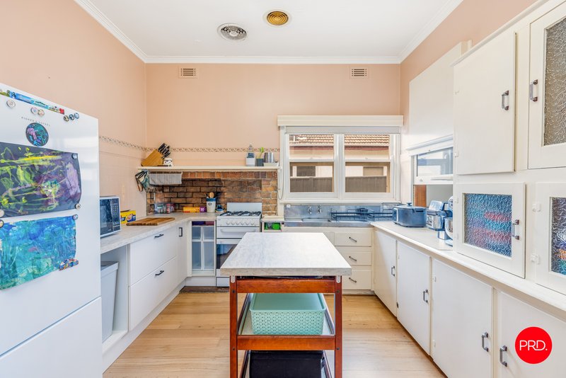 Photo - 6 Wallace Avenue, Flora Hill VIC 3550 - Image 7