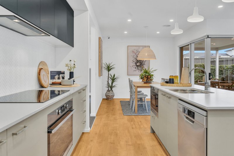 Photo - 6 Wanderer Road, Sunbury VIC 3429 - Image 5