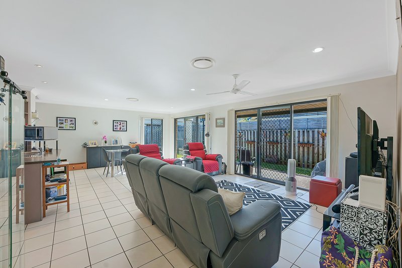 Photo - 6 Waratah Court, Kallangur QLD 4503 - Image 2