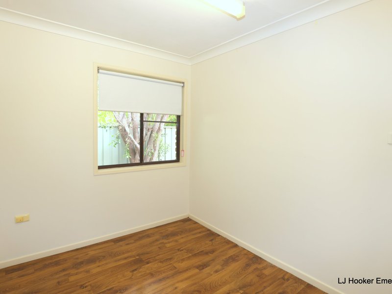 Photo - 6 Ward Place, Emerald QLD 4720 - Image 11