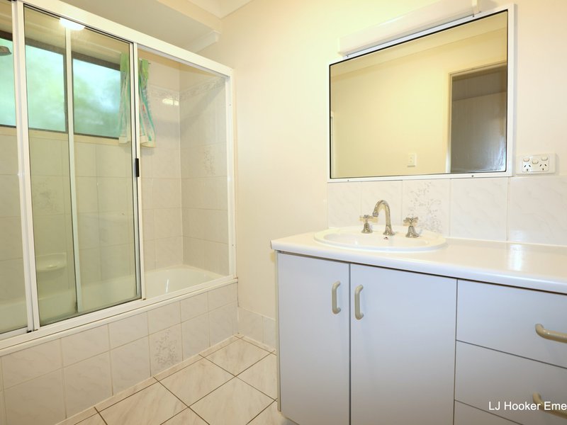 Photo - 6 Ward Place, Emerald QLD 4720 - Image 12