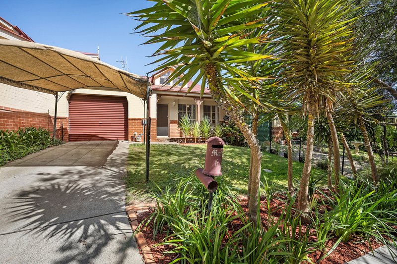 Photo - 6 Watchorn Close, Holt ACT 2615 - Image 2