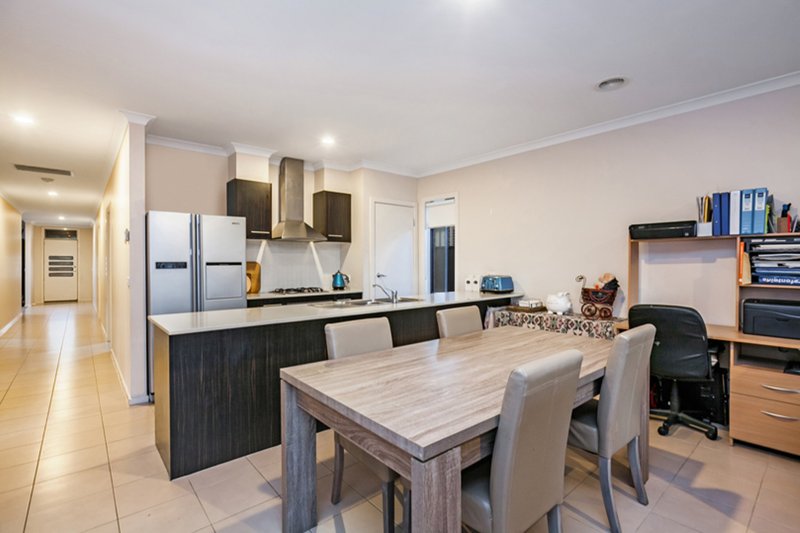 Photo - 6 Watergum Avenue, Craigieburn VIC 3064 - Image 2