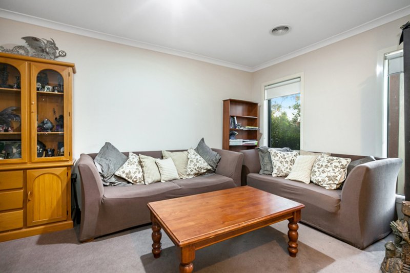 Photo - 6 Watergum Avenue, Craigieburn VIC 3064 - Image 3