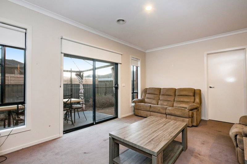 Photo - 6 Watergum Avenue, Craigieburn VIC 3064 - Image 4