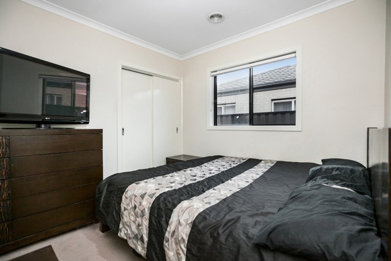 Photo - 6 Watergum Avenue, Craigieburn VIC 3064 - Image 5