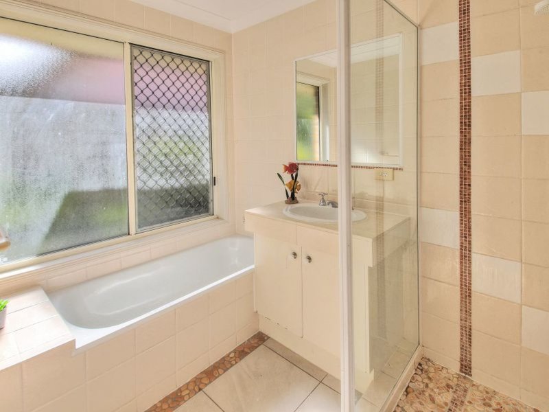 Photo - 6 Watkinsia Court, Regents Park QLD 4118 - Image 8