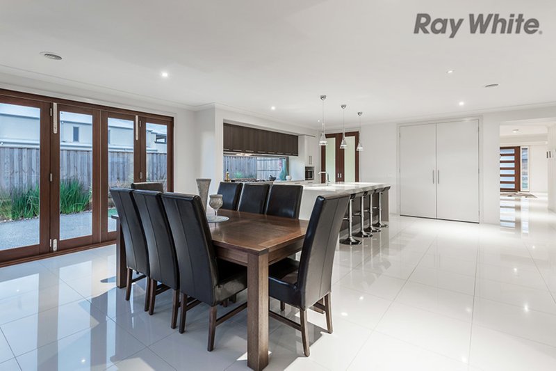 Photo - 6 Waverton Court, Taylors Hill VIC 3037 - Image 25