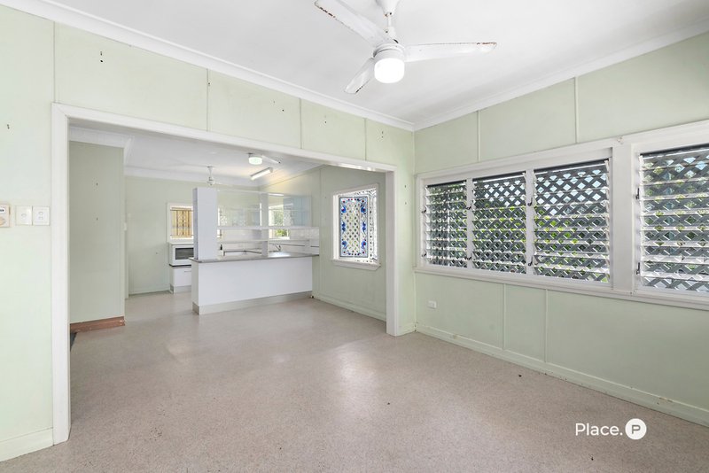 Photo - 6 Weinholt Street, Sherwood QLD 4075 - Image 4