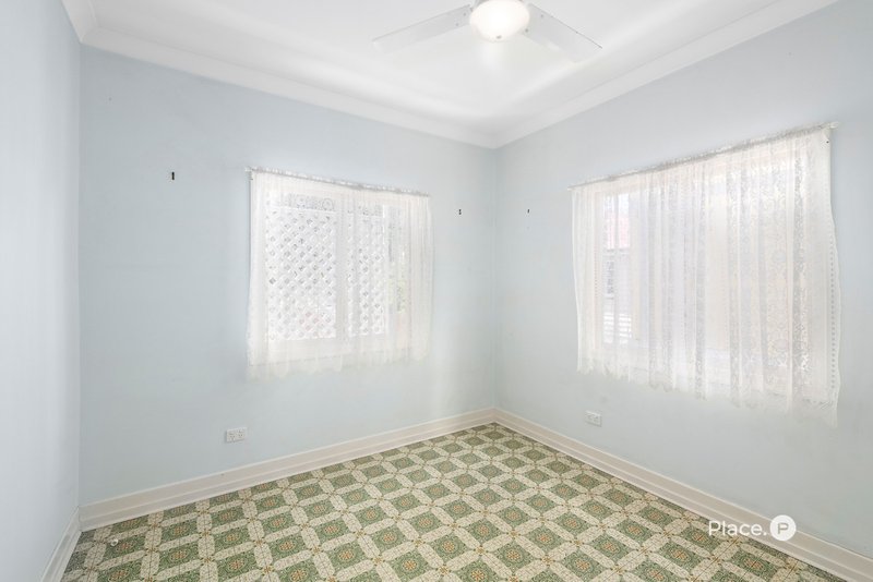 Photo - 6 Weinholt Street, Sherwood QLD 4075 - Image 7