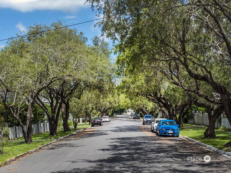 Photo - 6 Weinholt Street, Sherwood QLD 4075 - Image 11