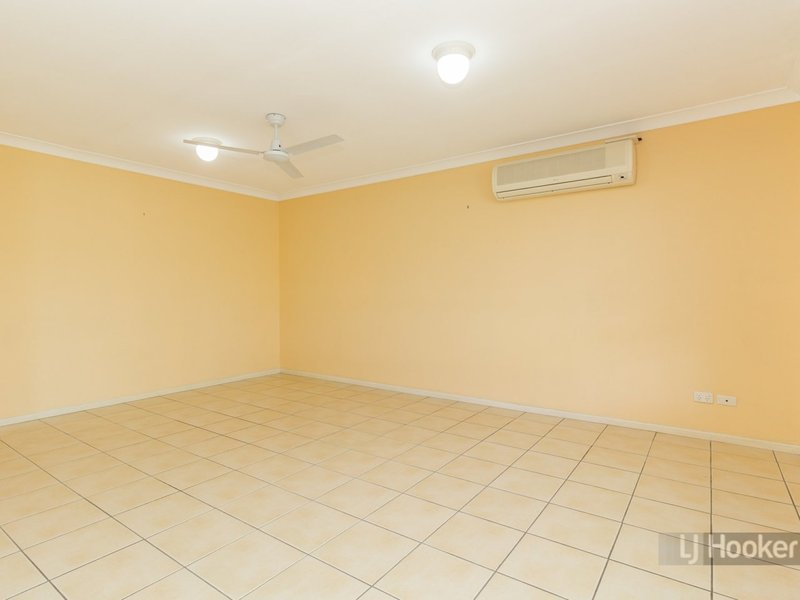 Photo - 6 Weldon Court, Hillcrest QLD 4118 - Image 10