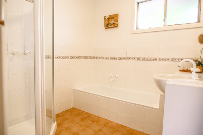 Photo - 6 Wenbern Court, Deniliquin NSW 2710 - Image 6