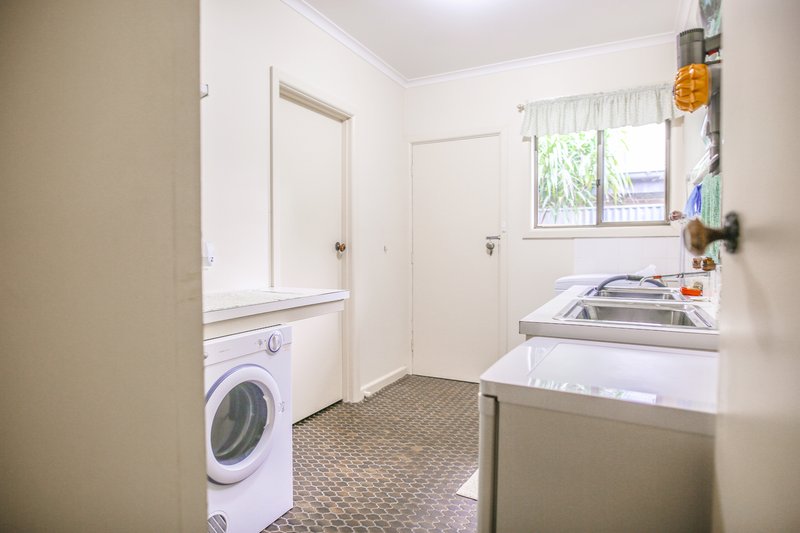 Photo - 6 Wenbern Court, Deniliquin NSW 2710 - Image 10