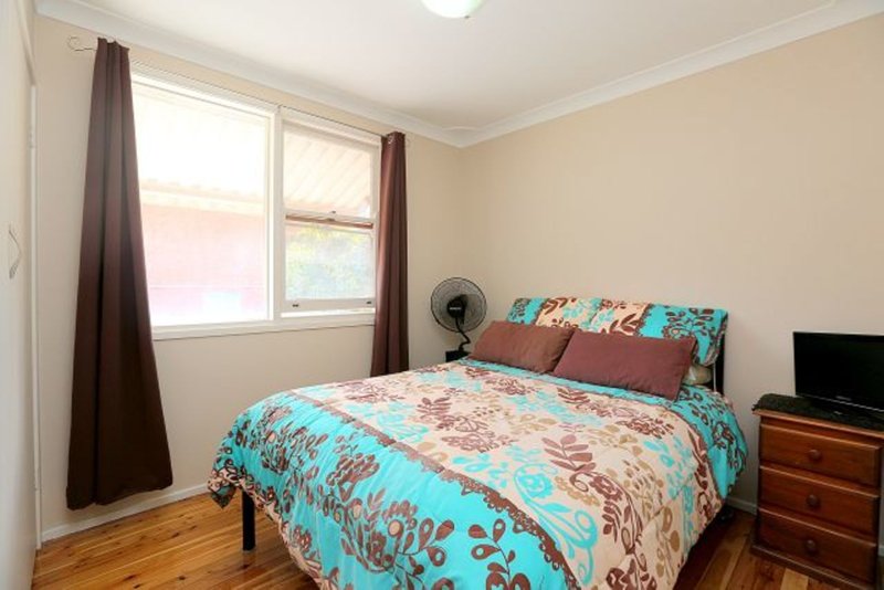 Photo - 6 Wendy Avenue, Georges Hall NSW 2198 - Image 5