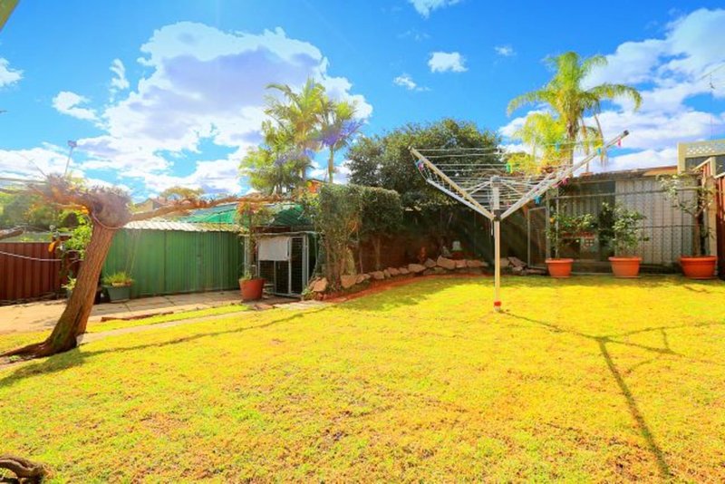 Photo - 6 Wendy Avenue, Georges Hall NSW 2198 - Image 10