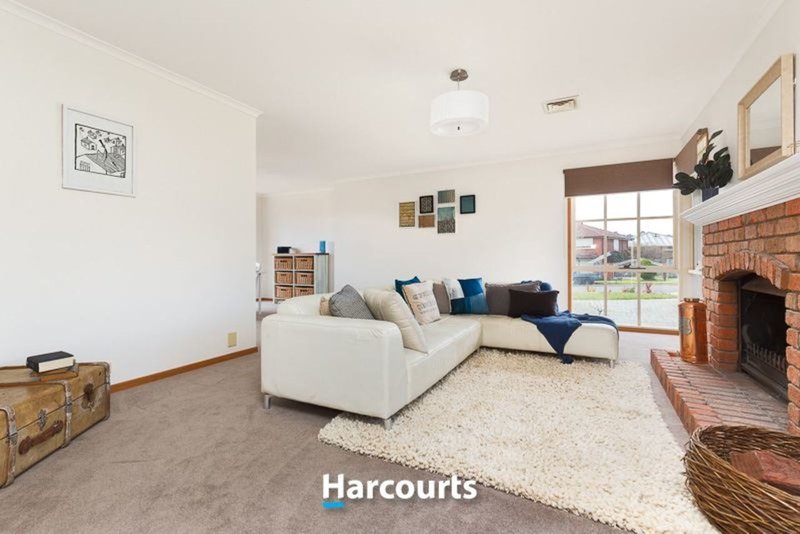 Photo - 6 Werona Court, Berwick VIC 3806 - Image 3