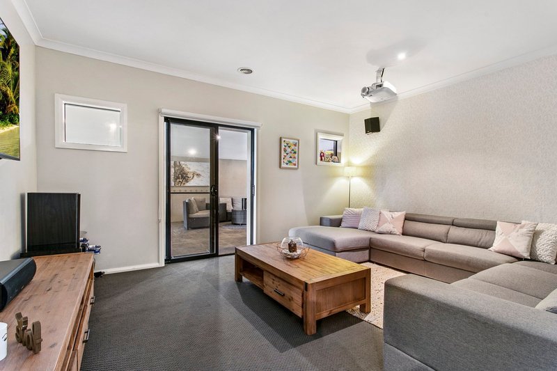 Photo - 6 White Gum Way, Cranbourne North VIC 3977 - Image 3