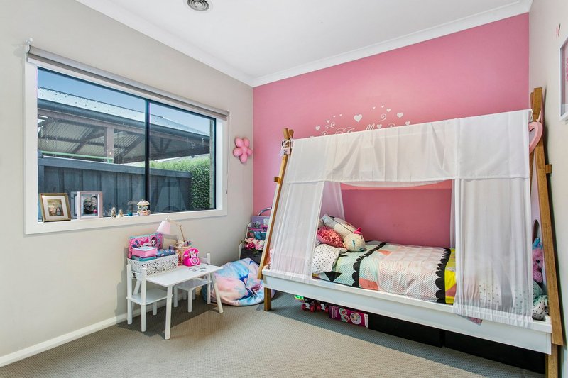 Photo - 6 White Gum Way, Cranbourne North VIC 3977 - Image 9