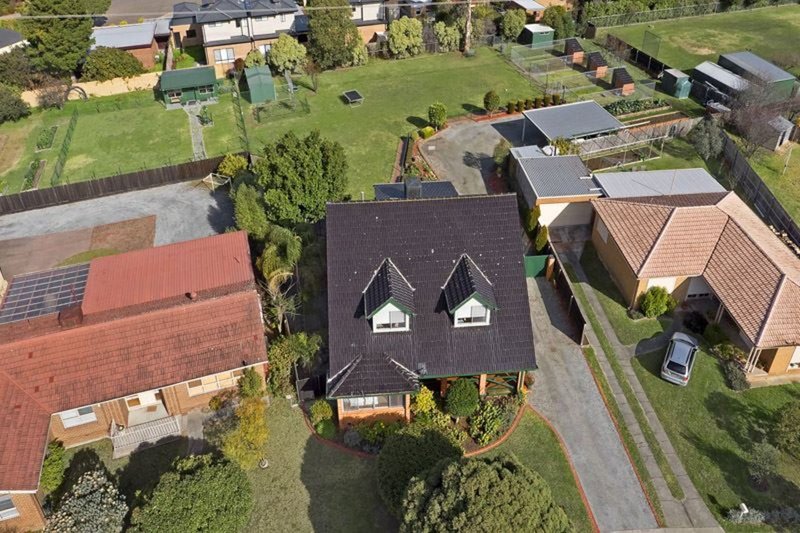 Photo - 6 Whitehaven Crescent, Mulgrave VIC 3170 - Image 2