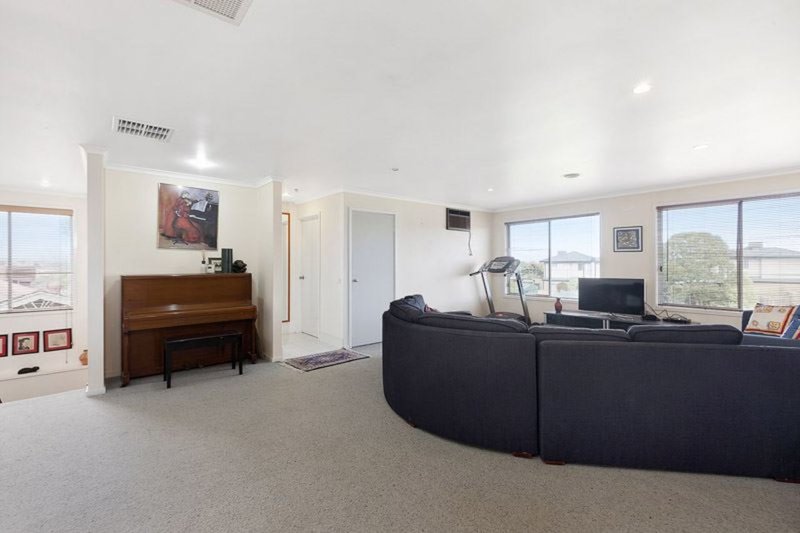 Photo - 6 Whitehaven Crescent, Mulgrave VIC 3170 - Image 5