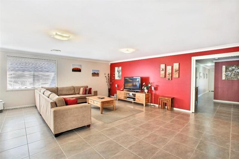 Photo - 6 Whyte Place, Elderslie NSW 2570 - Image 5