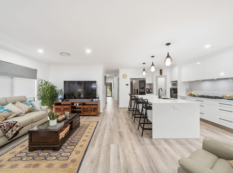 Photo - 6 Williams Crescent, North Lakes QLD 4509 - Image 2