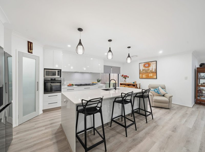 Photo - 6 Williams Crescent, North Lakes QLD 4509 - Image 5