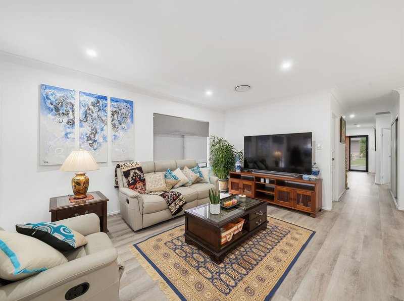 Photo - 6 Williams Crescent, North Lakes QLD 4509 - Image 8