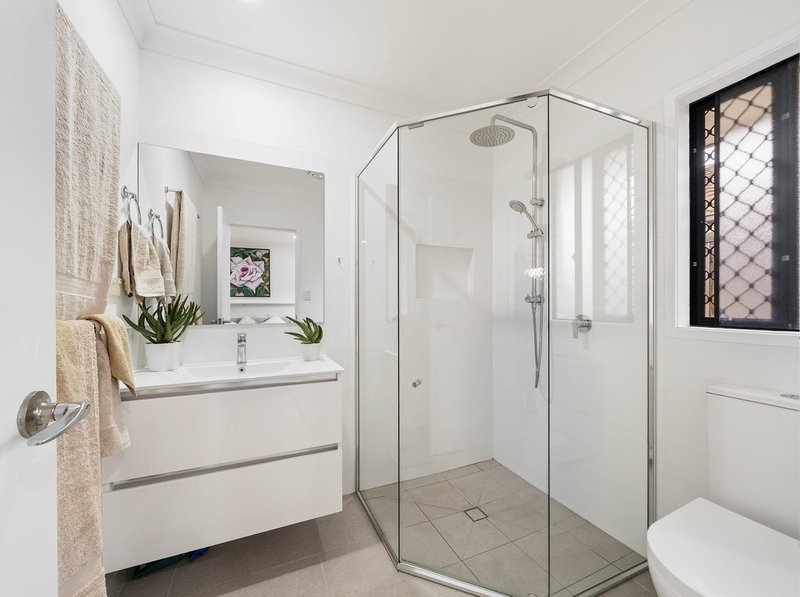 Photo - 6 Williams Crescent, North Lakes QLD 4509 - Image 16