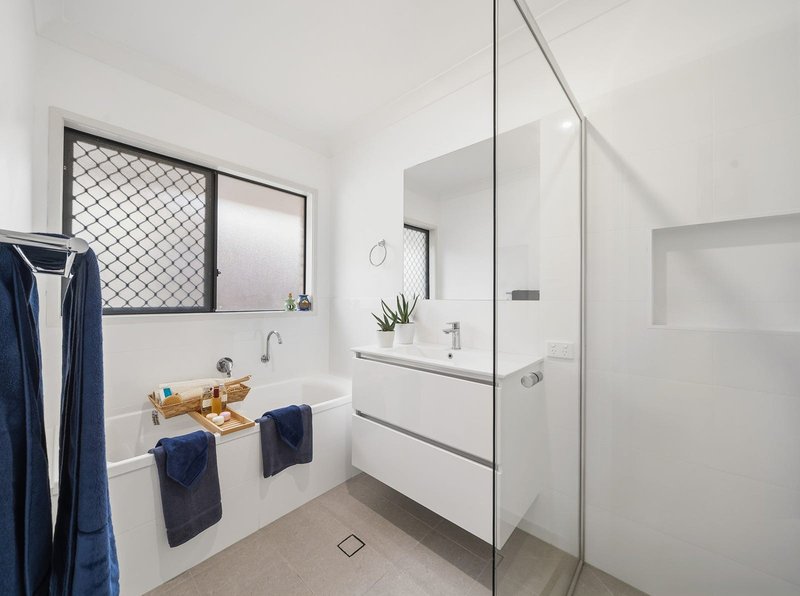 Photo - 6 Williams Crescent, North Lakes QLD 4509 - Image 20