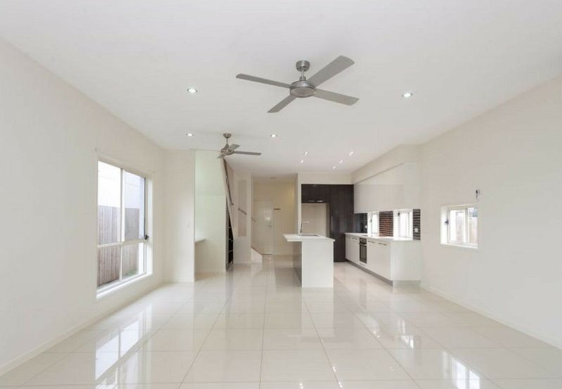 Photo - 6 Willow Road West , Redbank Plains QLD 4301 - Image 13