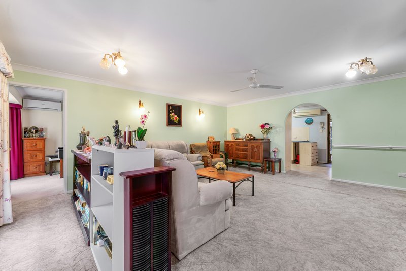 Photo - 6 Wilton Crescent, Boronia Heights QLD 4124 - Image 3