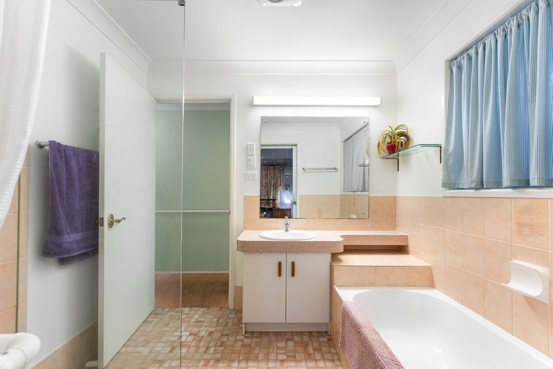 Photo - 6 Wilton Crescent, Boronia Heights QLD 4124 - Image 9