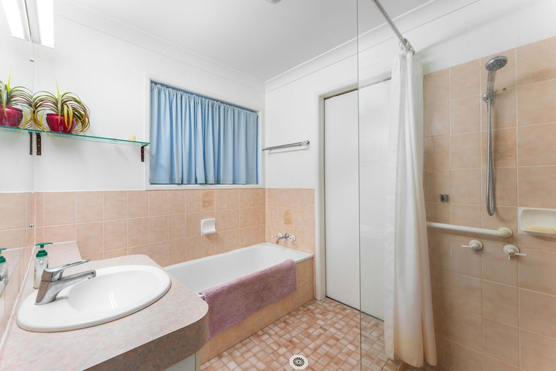Photo - 6 Wilton Crescent, Boronia Heights QLD 4124 - Image 11