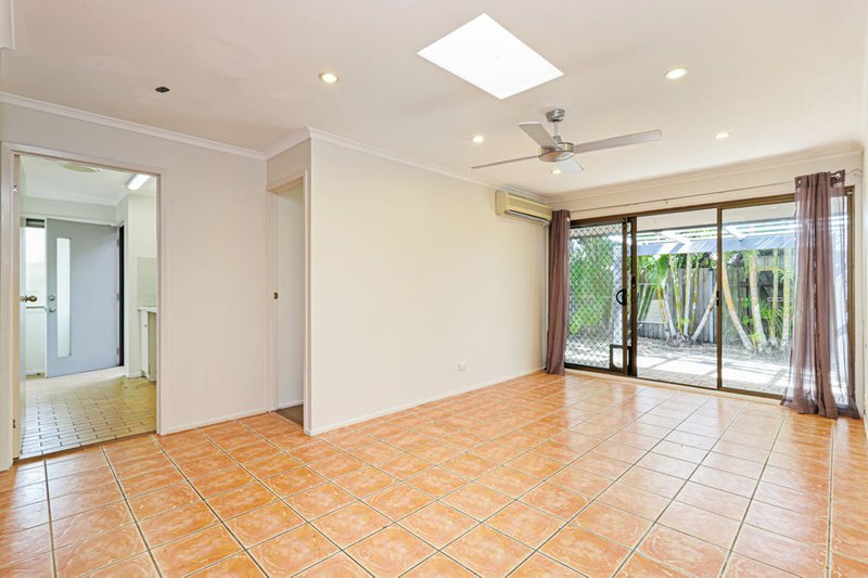 Photo - 6 Wiluna Street, Warana QLD 4575 - Image 6