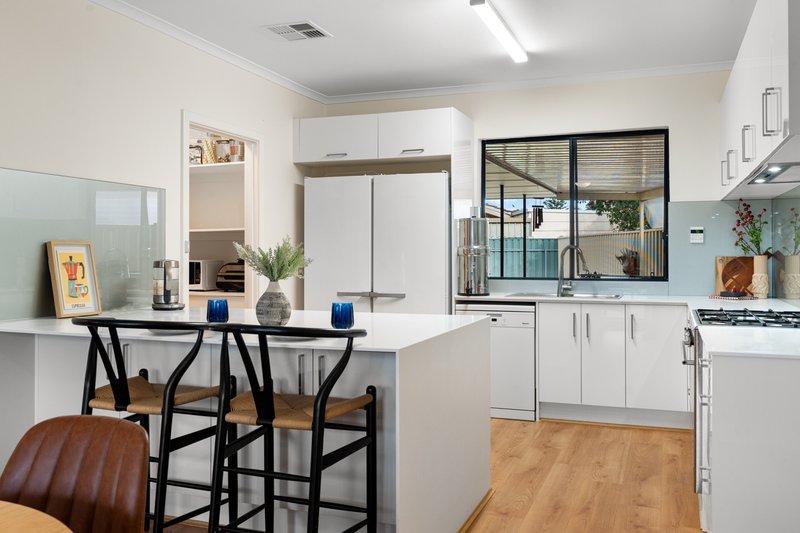 Photo - 6 Windermere Avenue, West Lakes SA 5021 - Image 6