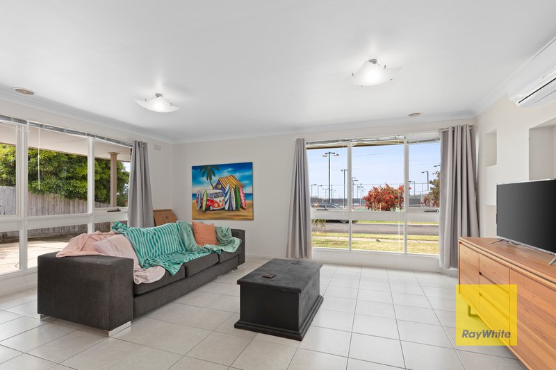 Photo - 6 Wingarra Drive, Grovedale VIC 3216 - Image 3