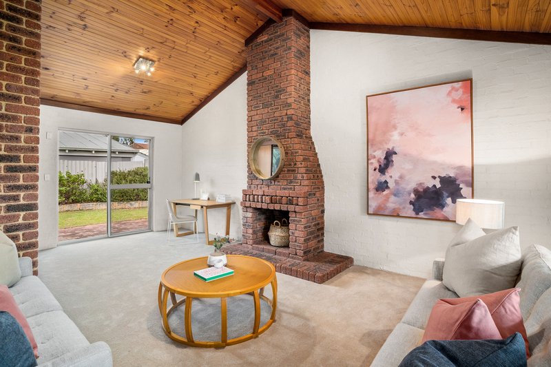 Photo - 6 Winster Close, Duncraig WA 6023 - Image 2