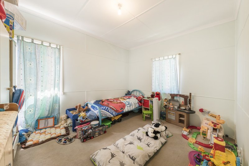 Photo - 6 Wirega Street, Wavell Heights QLD 4012 - Image 5