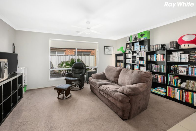 Photo - 6 Wonboyn Close, Pakenham VIC 3810 - Image 2