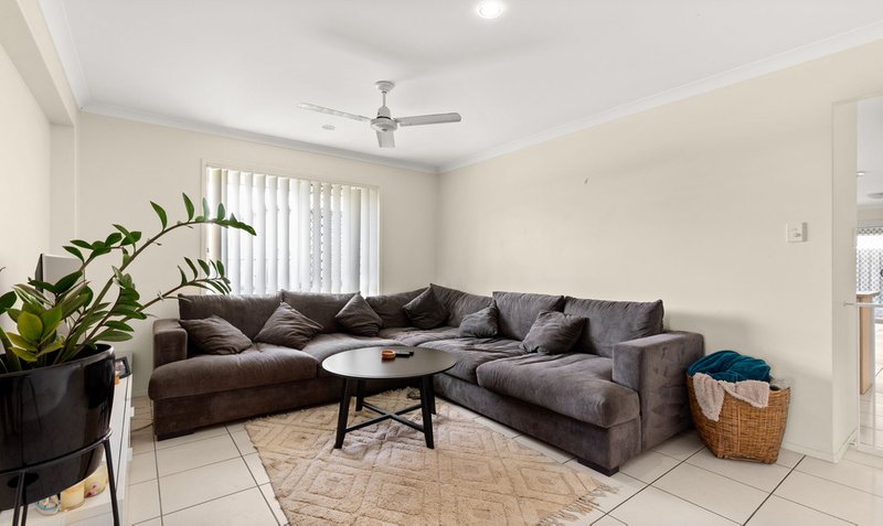 Photo - 6 Woodland Court, Murrumba Downs QLD 4503 - Image 4